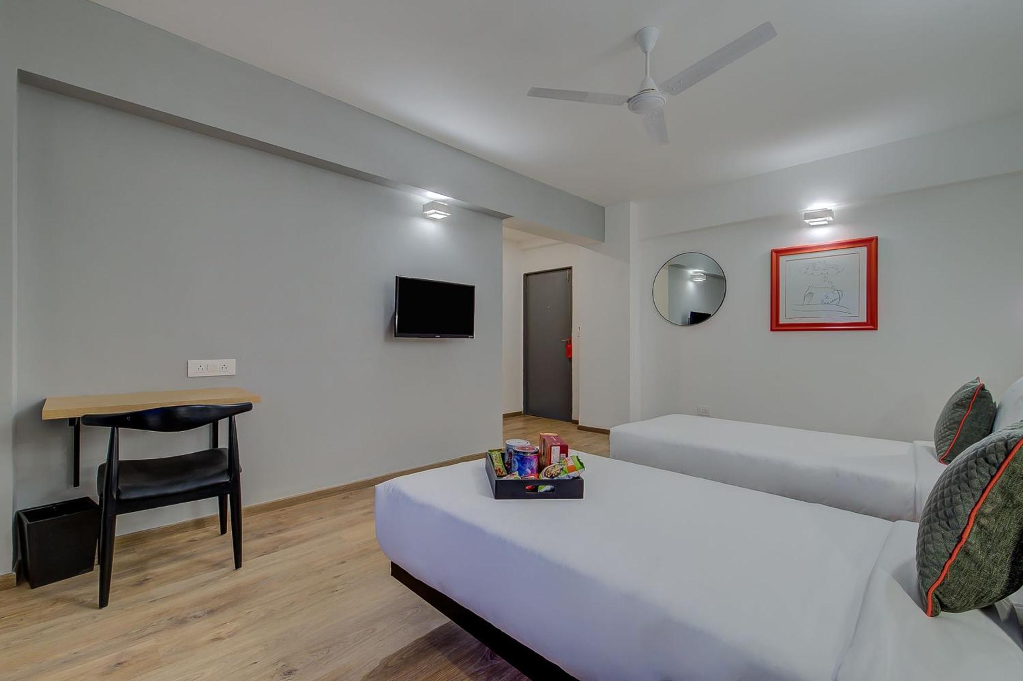 Oyo Townhouse 048 Hadapsar Hotel Phursungi Exterior photo