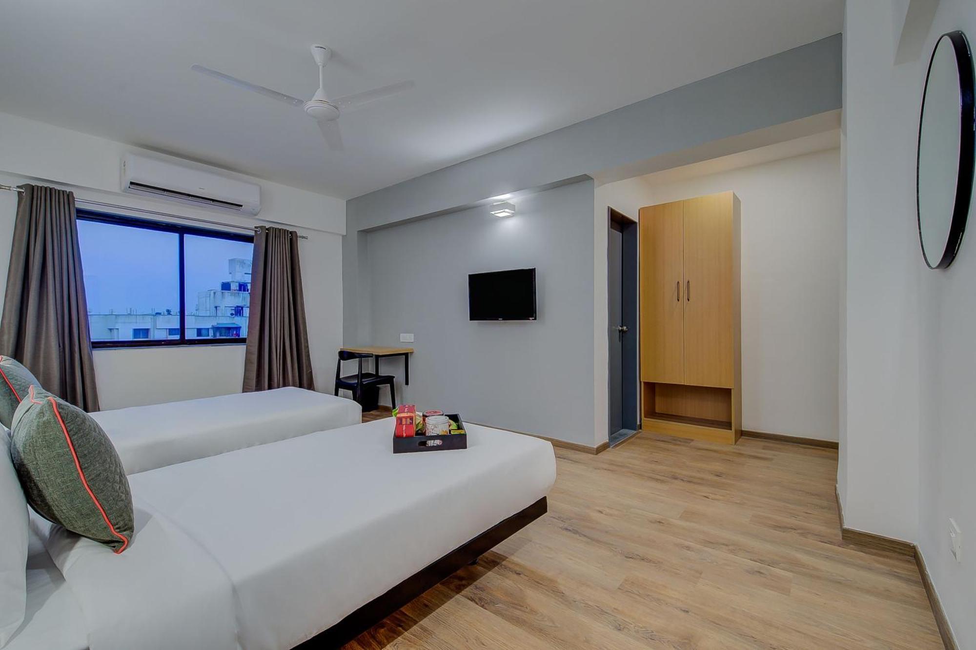Oyo Townhouse 048 Hadapsar Hotel Phursungi Exterior photo
